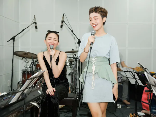 Tóc Tiên "rủ" Binz đến đêm chung kết "The Voice" để hỗ trợ học trò 