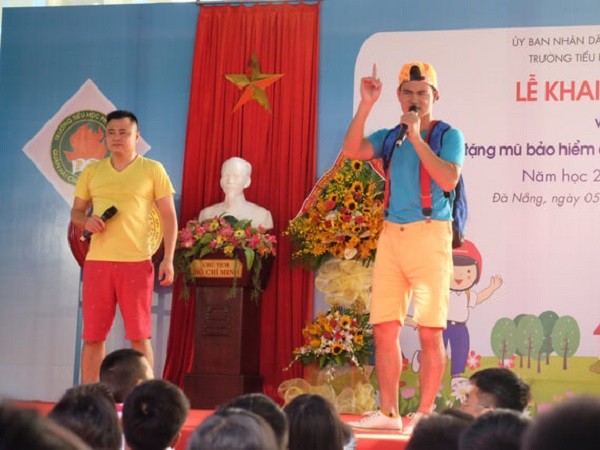 Danh hài Xuân Bắc, Tự Long khuấy động lễ khai giảng năm học mới ở Đà Nẵng 