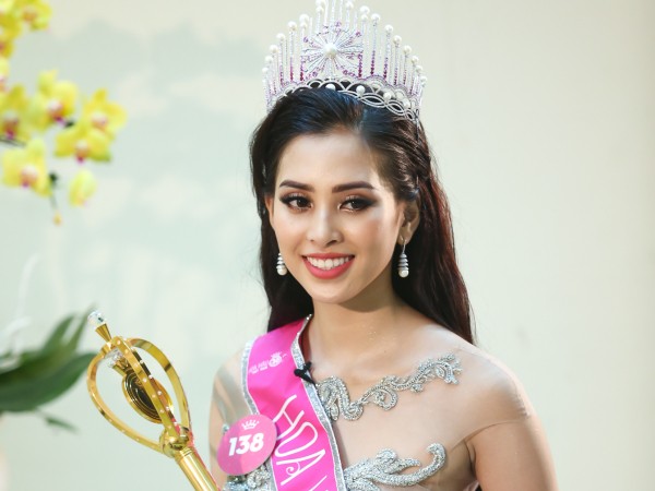 Tân Hoa hậu Việt Nam 2018 Trần Tiểu Vy khẳng định chưa có người yêu