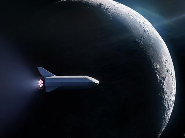 Tỷ phú đầu tiên quyết định du lịch Mặt Trăng cùng SpaceX