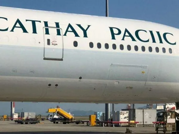 Chuyện hy hữu: Hãng hàng không sơn sai tên mình trên máy bay