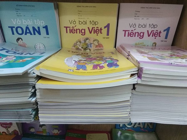 Bộ trưởng Phùng Xuân Nhạ yêu cầu hướng dẫn học sinh không viết, vẽ vào sách giáo khoa