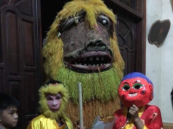 Đội hình múa lân Trung Thu phong cách Halloween khiến dân mạng cười ngất