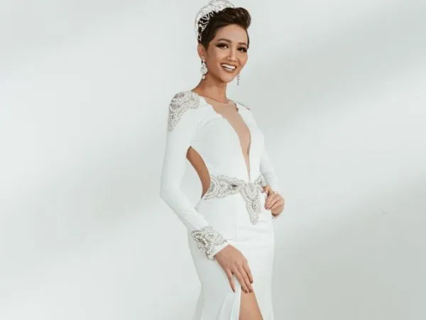 Hành trình tới "Miss Universe 2018" của H'Hen Niê được tái hiện chân thực bằng một series thực tế