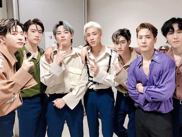 GOT7 tự thấy quê độ chỉ vì trang phục biểu diễn giống “người bán cá” ngoài chợ