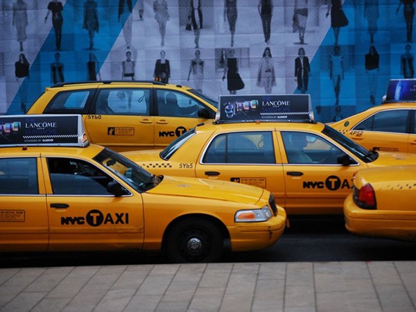 Bạn có biết tại sao taxi thường được sơn màu vàng không?