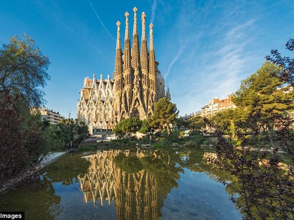 Tây Ban Nha: Vương cung thánh đường Sagrada Família được cấp phép xây dựng sau... 136 năm