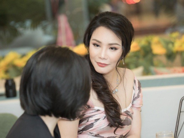 Nữ ca sĩ Hồ Quỳnh Hương tiết lộ lý do "biến mất" khỏi showbiz nhiều tháng qua