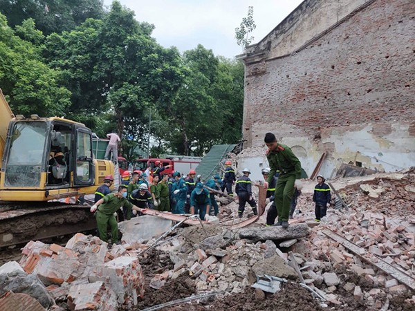 Hà Nội: Sập tường nhà gần hồ Hoàn Kiếm, hàng trăm người hoảng loạn