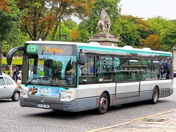 Tài xế xe bus “đuổi” hết khách xuống xe, nhưng được cộng đồng mạng ca ngợi hết lời