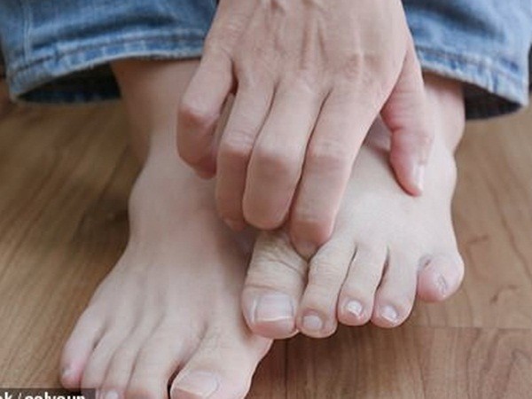 Tiết lộ không ngờ về sức khỏe qua dấu hiệu ở 2 bàn chân