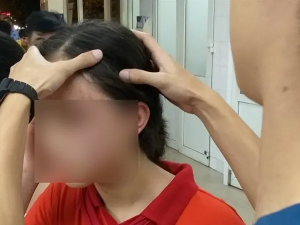 Mâu thuẫn trong chuyện giặt quần áo, nữ sinh lớp 9 bị mẹ kế đánh tới mức phải nhập viện