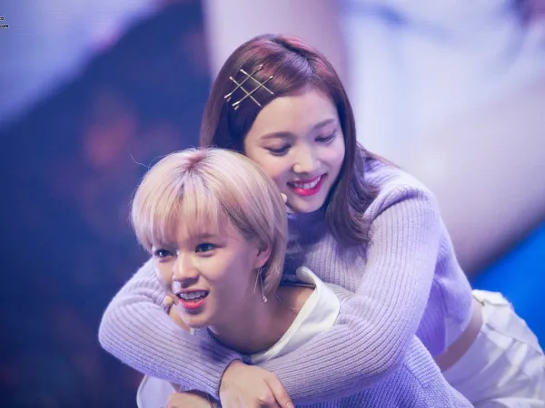 Quá sức bất ngờ với điều mà Nayeon, Jeongyeon (TWICE) tiếc nuối nhất tại concert của Black Pink