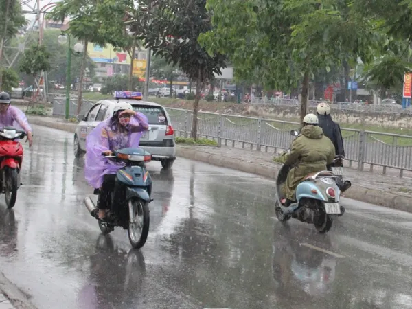 Teen miền Trung, miền Nam vất vả vì mưa lớn, teen miền Bắc được lôi đồ Đông ra mặc rồi!