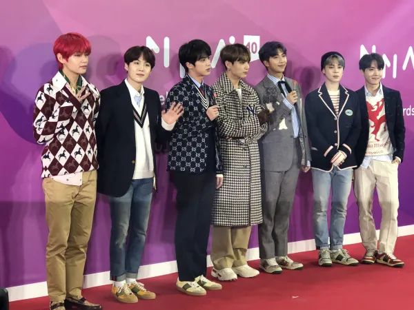 Hàng loạt sao lớn đổ bộ thảm đỏ MMA 2018: BTS, iKON, WANNA ONE... đều có mặt
