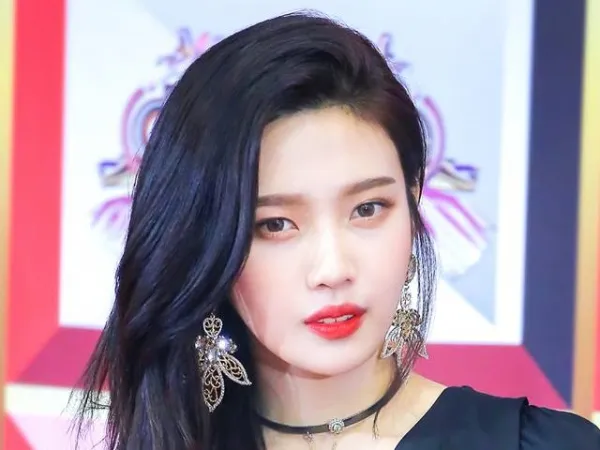 Chỉ một phút lỡ miệng mà Joy (Red Velvet) đã vô tình tiết lộ mình từng hẹn hò