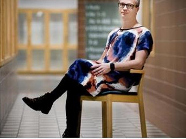 Thụy Điển: Thầy hiệu trưởng mặc váy tới trường nhằm xóa bỏ định kiến