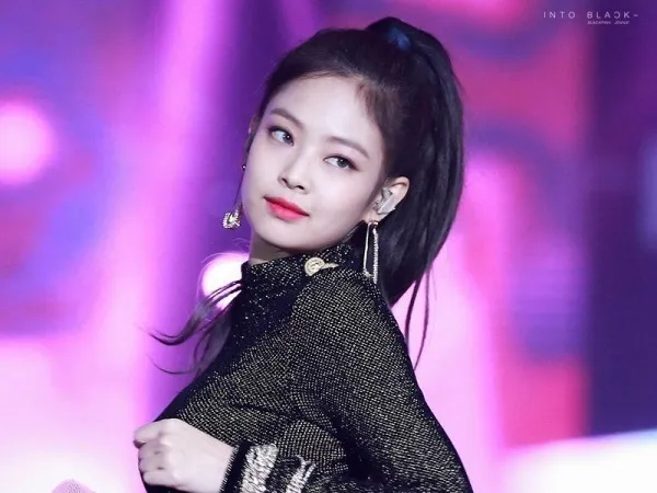 Đây là cảm xúc của Jennie khi là thành viên đầu tiên của BLACKPINK được solo debut!