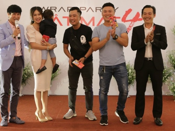 Vợ chồng Lý Hải tiết lộ chủ đề của dự án phim "Lật mặt 4" trong ngày đóng máy
