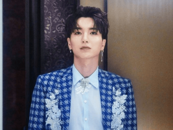 Leeteuk (Super Junior) gây tranh cãi khi ôm eo Irene (Red Velvet) nhảy "Lo Siento"