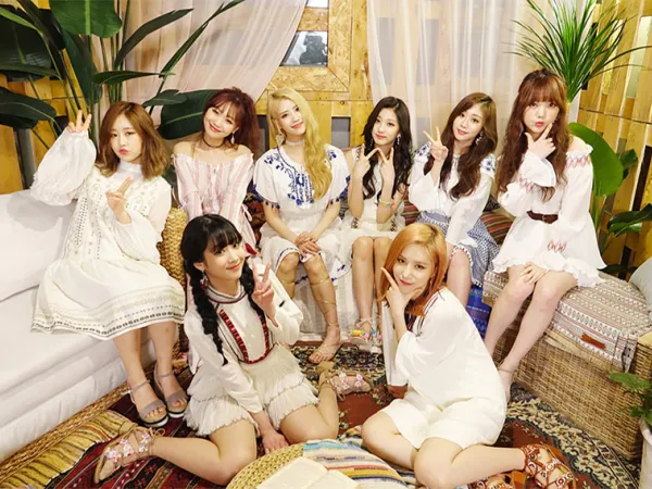 Sự cố lỡ miệng nói bậy của Lovelyz càng cho thấy livestream nguy hiểm cỡ nào