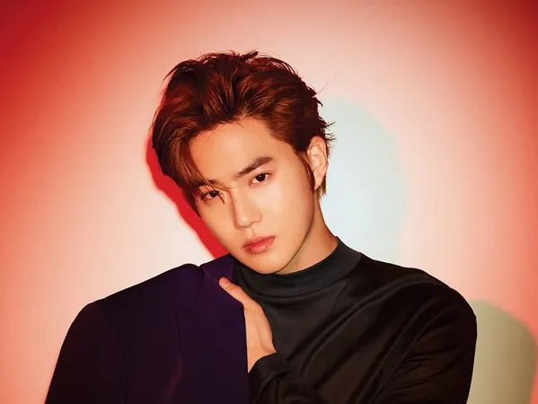 Không thể ngờ Suho (EXO) kiệt sức đến nỗi ngủ quên khi đang làm việc này