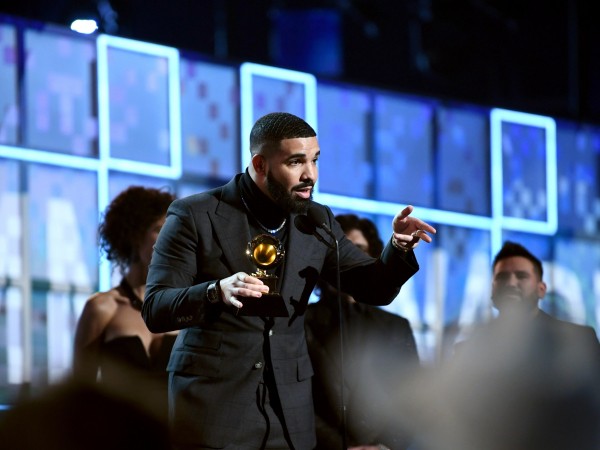 Drama dài tập "Grammy 2019": Cắt ngang phần phát biểu của Drake, bị tố phân biệt chủng tộc