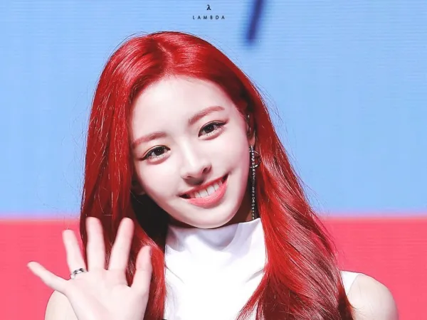 Không nghi ngờ gì nữa, Shin Yuna (ITZY) đã tiếp nối truyền thống em út kiêm visual