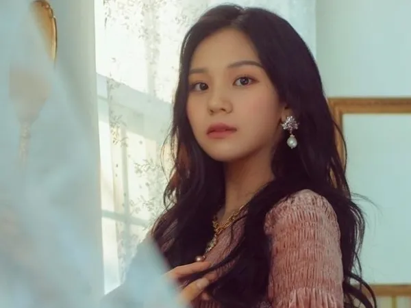 Xuất hiện thêm một idol có gia thế khủng, "ngậm thìa vàng" ngay từ bé