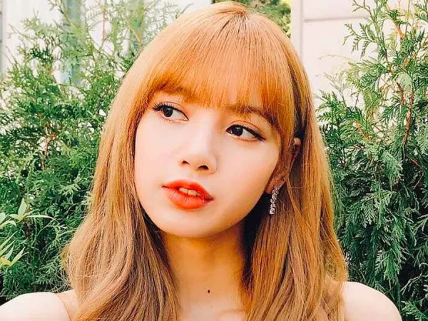 Giờ thì cả anti-fan cũng phải công nhận Lisa (Black Pink) đúng là nhan sắc cực phẩm