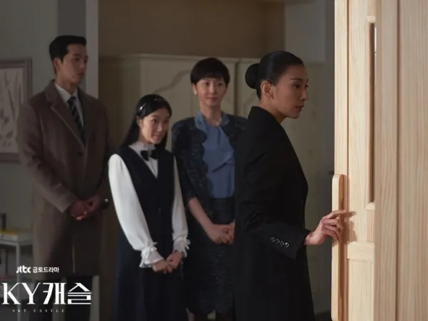 Sau cơn sốt "SKY Castle", phụ huynh Hàn Quốc bỏ 50 triệu đồng mua "tủ học" cho con