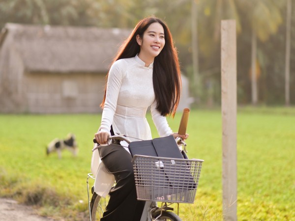 Nam Em lột tả câu chuyện người phụ nữ Việt Nam trong phim ngắn mới