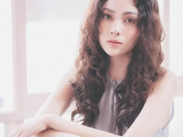Trưởng nhóm Sgirl hát hit cũ của Hương Giang xúc động đến bật khóc