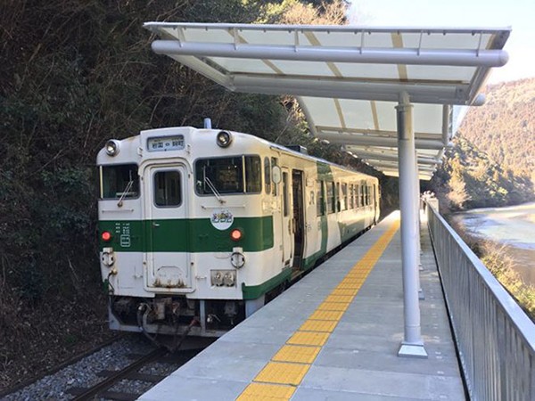 Có một nhà ga xe lửa duy nhất ở Nhật Bản chỉ có thể đến bằng tàu hỏa