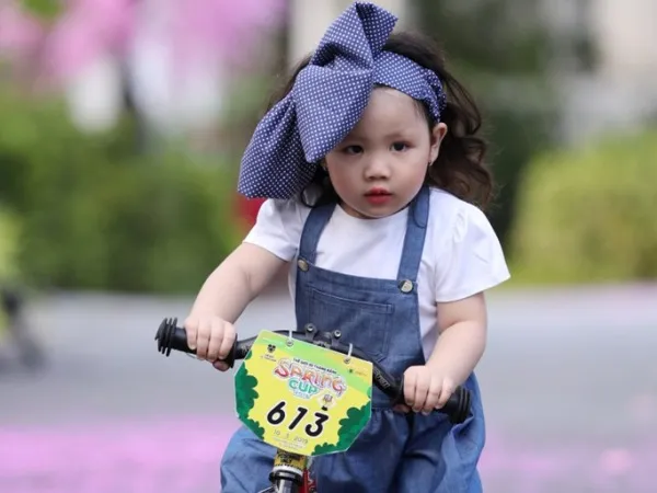 Con gái Xuân Lan xuất hiện tại show diễn thời trang trong vai trò vedette.