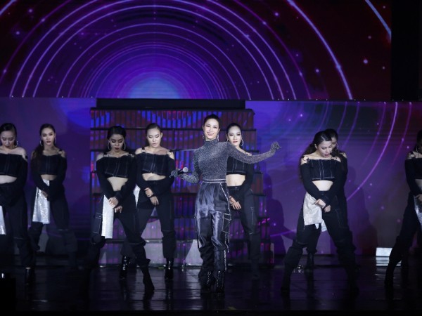 Sao Việt trình diễn hết mình trong liveshow kỷ niệm của vũ đoàn Bước Nhảy 