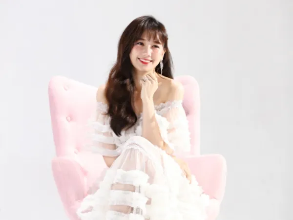 Trở lại đường đua V-Pop, Hari Won trẻ trung trong MV ý nghĩa về gia đình