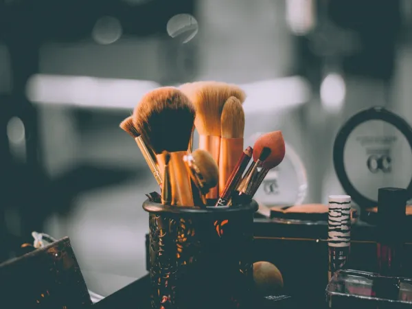 Biết đâu da xấu, lên mụn chỉ vì bạn quên vệ sinh đồ trang điểm cho sạch?