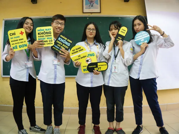 Teen THPT Kim Liên học cách sử dụng kháng sinh an toàn qua dự án "AMR - The Untold Story"