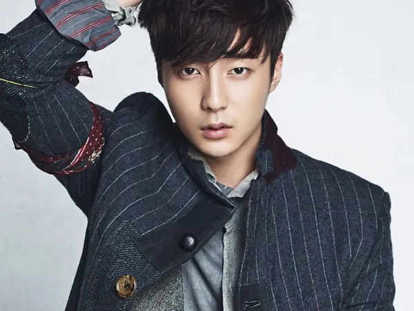 Dính bê bối nghiêm trọng, Roy Kim vẫn được nhận bằng tốt nghiệp ở đại học danh giá
