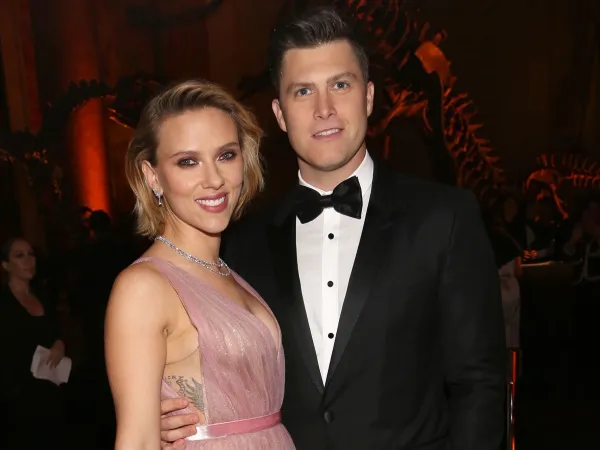 Sau tất cả, Scarlett Johansson tìm thấy hạnh phúc mới với diễn viên hài Colin Jost