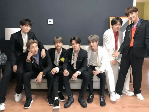 BTS "phá đảo" chung kết "The Voice" Mỹ 2019 bằng màn trình diễn "Boy With Luv" hoành tráng