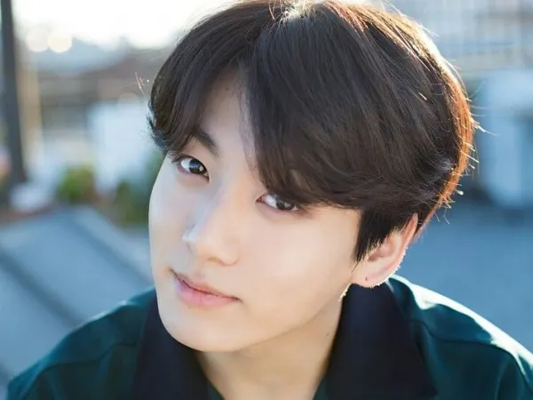 Không thể tin mối tình đầu của Jungkook lại kết thúc vì lý do lãng xẹt này