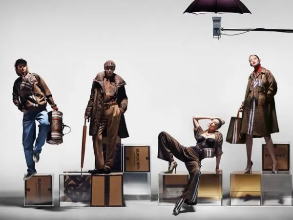 Giám đốc sáng tạo của Burberry giải đáp thắc mắc về logo TB “gây sốt” thời gian qua 
