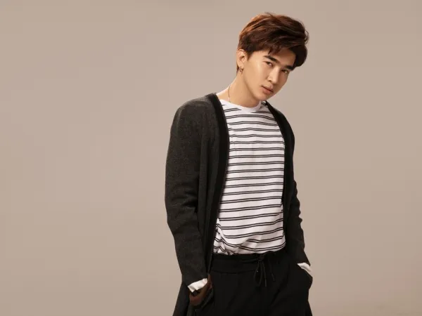 Chi Dân làm đủ nghề để có tiền cầu hôn bạn gái trong MV mới "Vẫn Yêu Đấy Thôi"