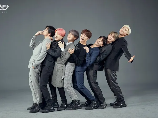 Vẫn tà tà giật cup sau 2 tháng comeback, "Boy With Luv" (BTS) đã trở thành... "Boy With Cups"