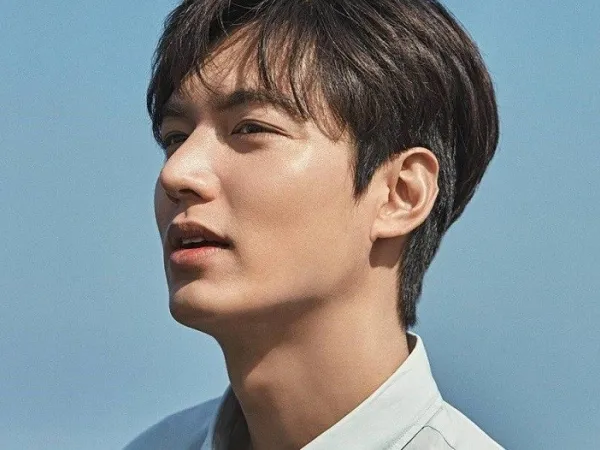 Đi qua 32 nồi bánh chưng rồi, Lee Min Ho giờ mới biết livestream là gì