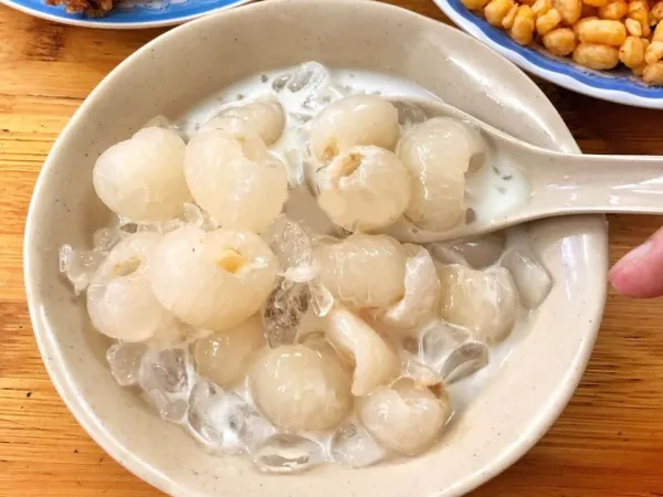 Sau dừa dầm, mùa hè này rủ nhau lên phố cổ Hà Nội thưởng thức nhãn dầm sữa