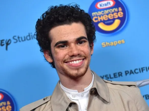 Nam diễn viên trẻ Cameron Boyce của Disney đột ngột qua đời ở tuổi 20