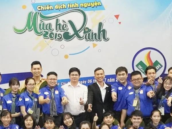 ĐH Sư phạm Kỹ thuật và HV Hành chính Quốc gia TP.HCM ra quân Chiến dịch Mùa hè xanh